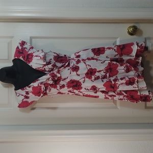 Woman's Tree People Floral Top Size M
